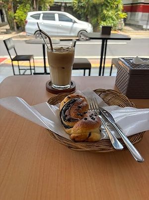 Ice Capuccino & Babka 

Warma Vegie Bakery & Coffee Shop - Ubud, Bali at WARMA - Vegie Bakery & Coffee Shop in Ubud