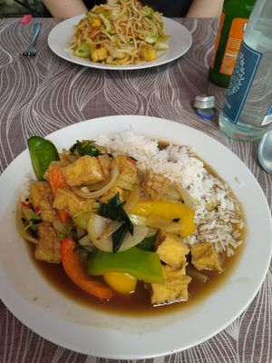 Nr. 10 Pad Kra Pau Nüa (ohne Fleisch mit Tofu) at Ton Kun - Kiosk in Muehldorf