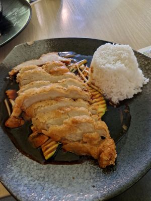 Veganes Hühnchen mit Reis und Gemüse in Sojasoße at Miss Vietnam  in Bayreuth