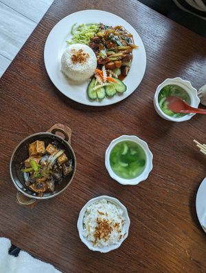 (Bottom) Spicy tofu and aubergine 🍆 with rice 🍚+ pak choi soup at Miss Vietnam  in Bayreuth