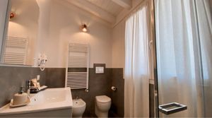 BATHROOM OF 'JOY' ROOM at Casa Autunno in Monzambano