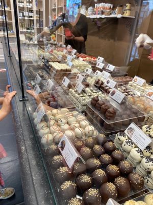   at Valentino Chocolatier in Merchtem