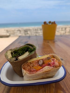 (h)eerlijk gegeten op een prachtige plek. Bijna verbaasd dat het bestaat. at Petite Nature in Saint-lunaire