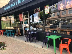 Indoor & Outdoor Seating at Amplify Cafe in Port Washington