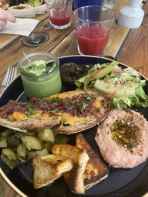 Assiette salée / Savory plate  at Hododa in Marseille