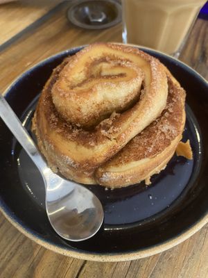 Apple & cinnamon rolls  at Hododa in Marseille
