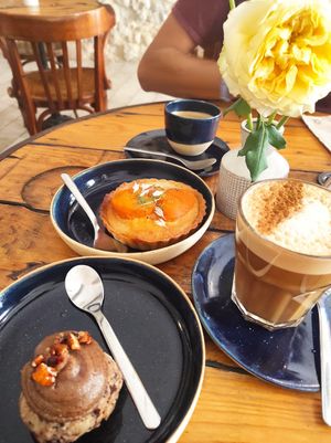 Desserts and a dirty chai at Hododa in Marseille