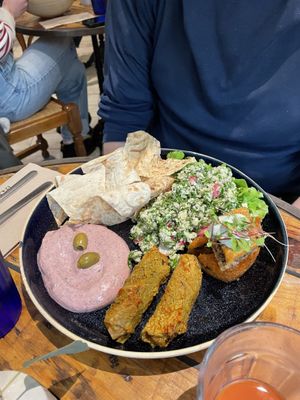 Assiette de mezze   at Hododa in Marseille
