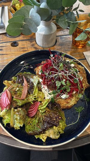 Rösti with salad  at Hododa in Marseille