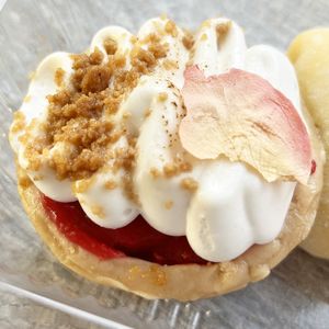 Sweet shortbread "basket" with butter cream and berry filling at 2022_place - Pop Up in Yerevan