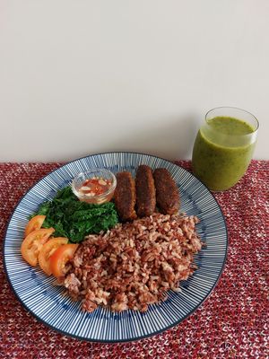 Superfood Grocer cooked frozen quinoa longganisa + homemade mango and kale smoothie with their powdered spirulina and camu camu at The Superfood Grocer in Quezon City