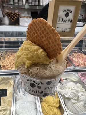 Pesca mango, espresso gianduia  at Gelateria Franca in Spoltore