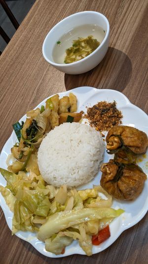 Lunch Combo #Veganuary at Lian Hua Vegetarian in Hanoi