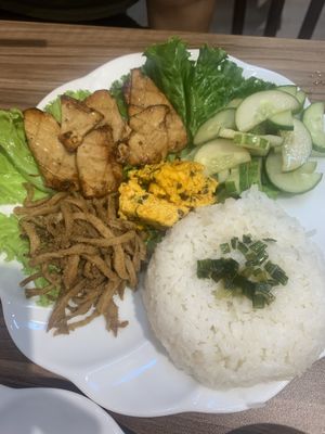   at Lian Hua Vegetarian in Hanoi