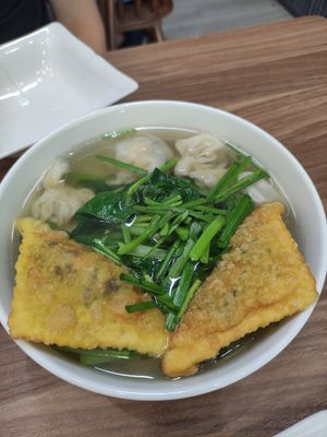 Wonton soup at Lian Hua Vegetarian in Hanoi