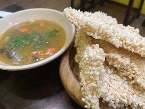 Scorched rice with curry soup  #Veganuary at Lian Hua Vegetarian in Hanoi