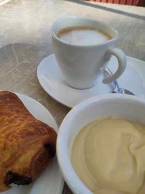 Cappuccino decof, mango yogurt, chocolate croissant 🥐😍💚 at RistoVegan at Hotel Sylva in Cattolica