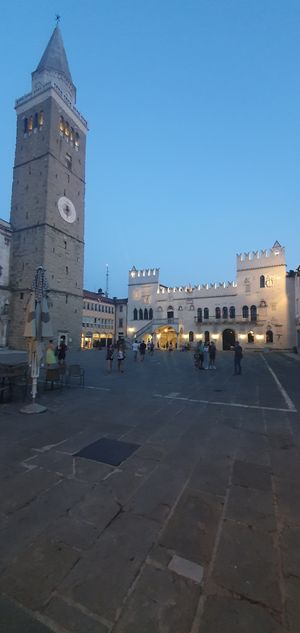  at Kavarna Kapitanija in Koper