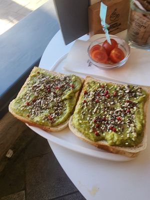  at Kavarna Kapitanija in Koper