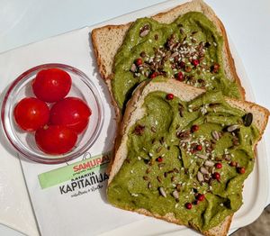 vegan avocado toast at Kavarna Kapitanija in Koper