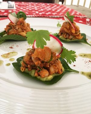 Entrada feijão creme de abacate e coentro refrescante  at La Rouge in Porto Alegre