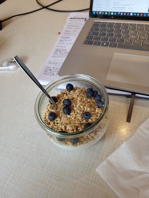 Joghurt mit Müsli at MEO's Raum für Genuss & Kreatives in Isny Im Allgaeu