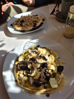 Pancake Pistaziencreme & Blaubeer Pancake at MEO's Raum für Genuss & Kreatives in Isny Im Allgaeu