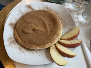 Apple sauce and cinnamon pancakes at MEO's Raum für Genuss & Kreatives in Isny Im Allgaeu