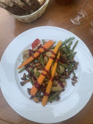 Roasted veggies: green beans, carrots, pepper, potatoes, garlic and rosemary.   at Weingasthaus Breuer's Rüdesheimer Schloss in Ruedesheim Am Rhein