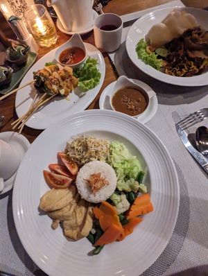 Gado Gado, tofu skewers, mie goreng at Cepik Villa in Karangasem