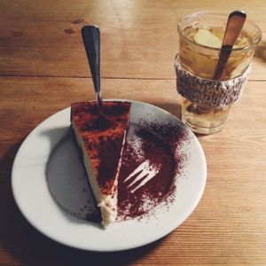 Zupfkuchen and ginger tee at Freckles in Berlin