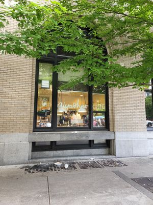  at Aiyaohno Cafe in Vancouver