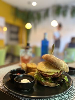 Flavourless burger (and cold)  at Vegan Bistró in Mallorca