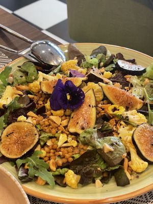 Fig, lentil, cauliflower salad  at Vegan Bistró in Mallorca