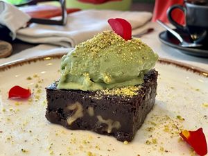 Brownie with Pistachio Ice Creamm  at Vegan Bistró in Mallorca