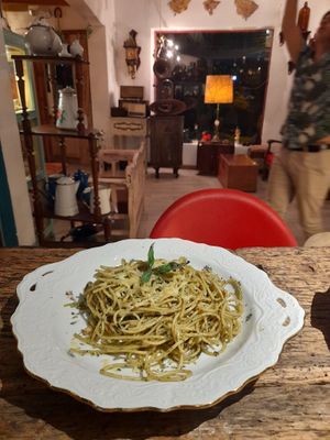 Spaguetti al pesto vegetariano y vegano at Los Padmitos in Tumbaco