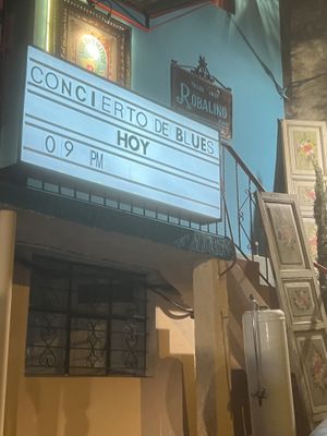 outside  at Los Padmitos in Tumbaco