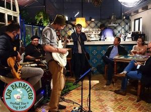 Música en vivo at Los Padmitos in Tumbaco