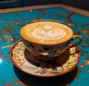 Escoge tú taza antigua 💚 at Los Padmitos in Tumbaco