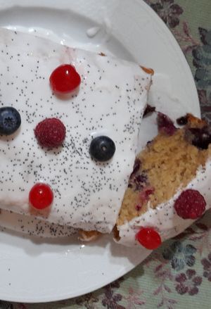 Torta de frutos rojos vegana at Los Padmitos in Tumbaco