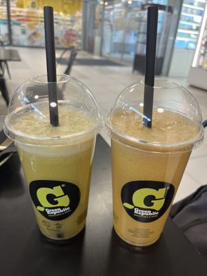 C-shuttle juice and Green attack juice  at Green Republic in Ljubljana