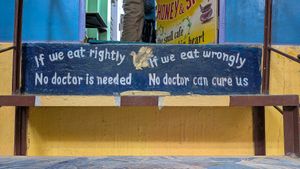 Sign on the top step as you enter at Honey and Spice in Pushkar