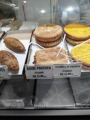 Muy sabroso y económico, comida al paso, hay asientos at Lanchonete do Perna Vegana in Sao Paulo