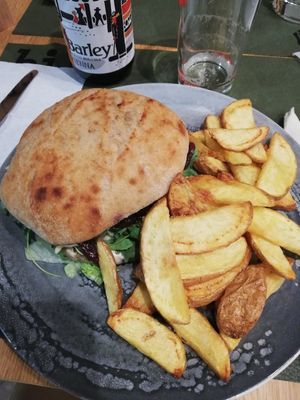Vegan farro burger with mushrooms sauce at Biò in Catanzaro