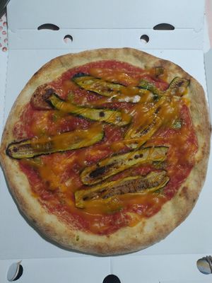 Vegan pizza (without mozzarella and with vegetables) #Veganuary at Biò in Catanzaro
