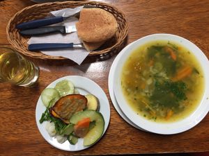 Lunch menu with salad at El Encuentro - Tigre in Cusco