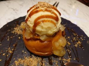 Cinnamon role with ice cream NT$ 250 at Vegan Amore 蔬慕 in Taipei