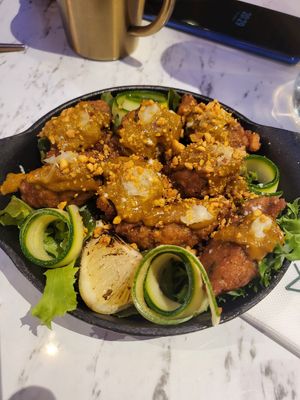 Karaage with lemon peanut sauce at Vegan Amore 蔬慕 in Taipei