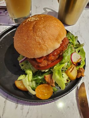 Spicy burger at Vegan Amore 蔬慕 in Taipei