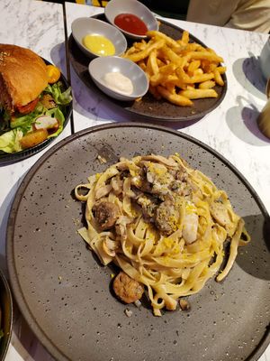 Creamy mushroom vegan sausage pasta at Vegan Amore 蔬慕 in Taipei